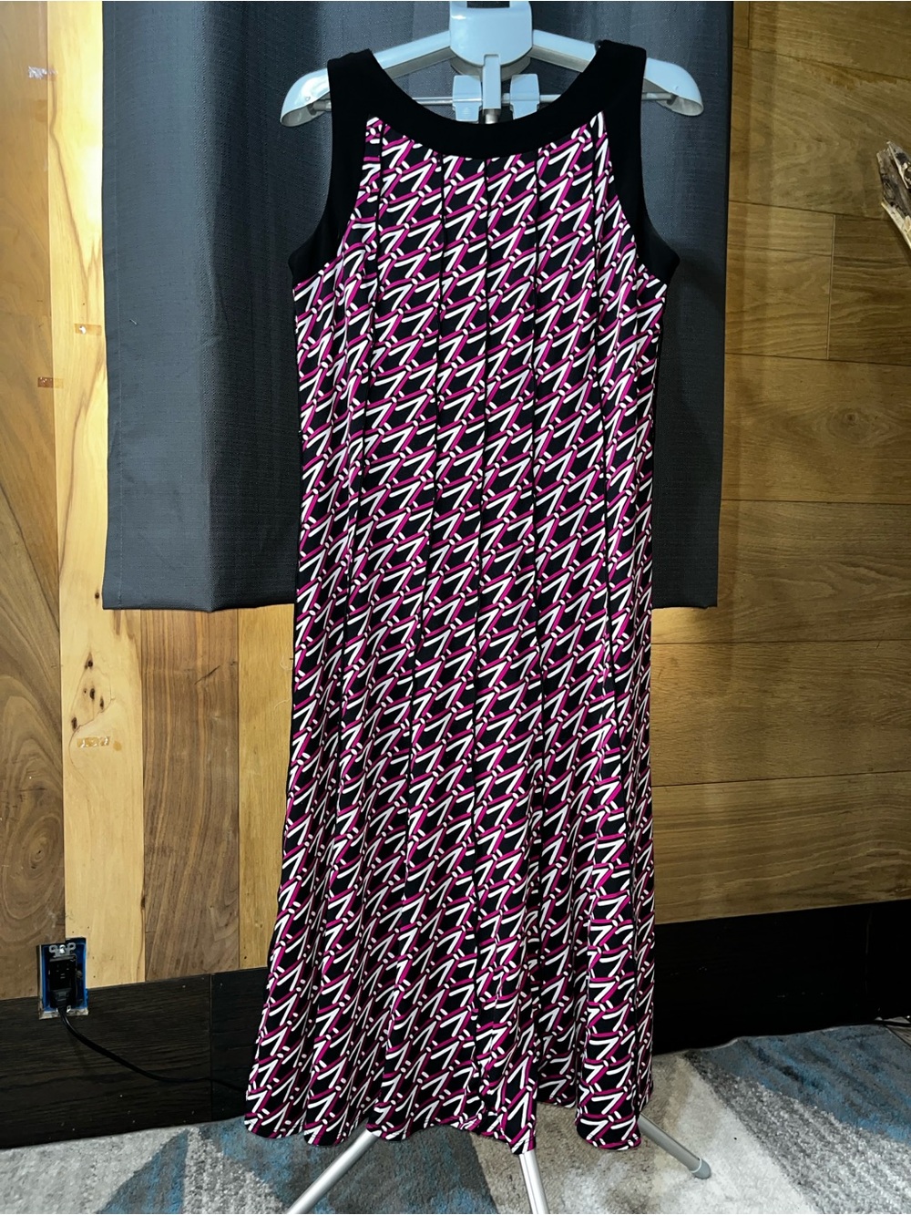 Perceptions Sleeveless Midi Dress in Black, Pink, White